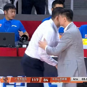 LoL Worlds 直播-杜锋大吐苦水：2人有伤太困难，媒体人吐槽：没伤有篮的你却不用